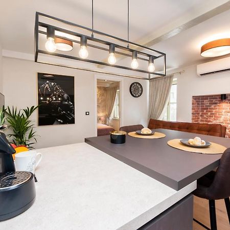 Dc II Downtown Apartment Ровінь Екстер'єр фото