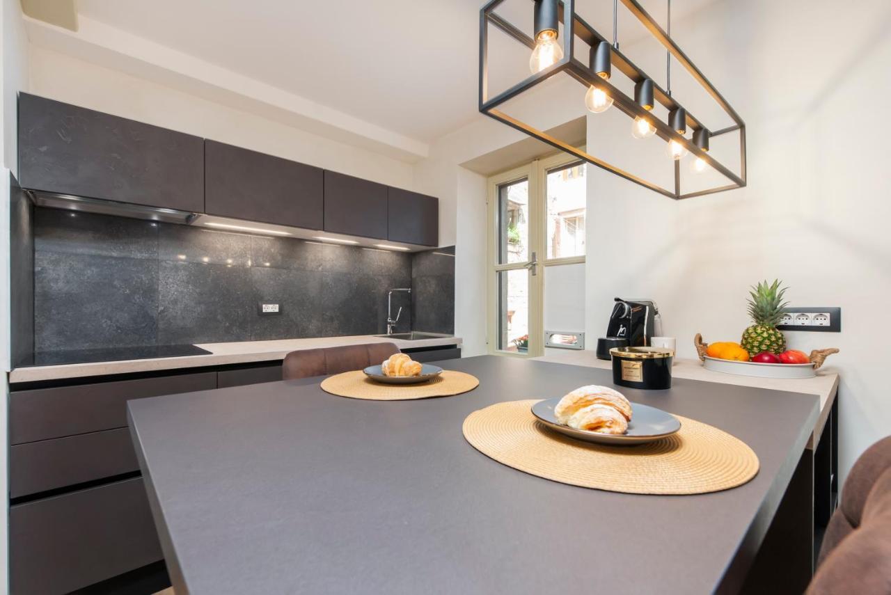 Dc II Downtown Apartment Ровінь Екстер'єр фото