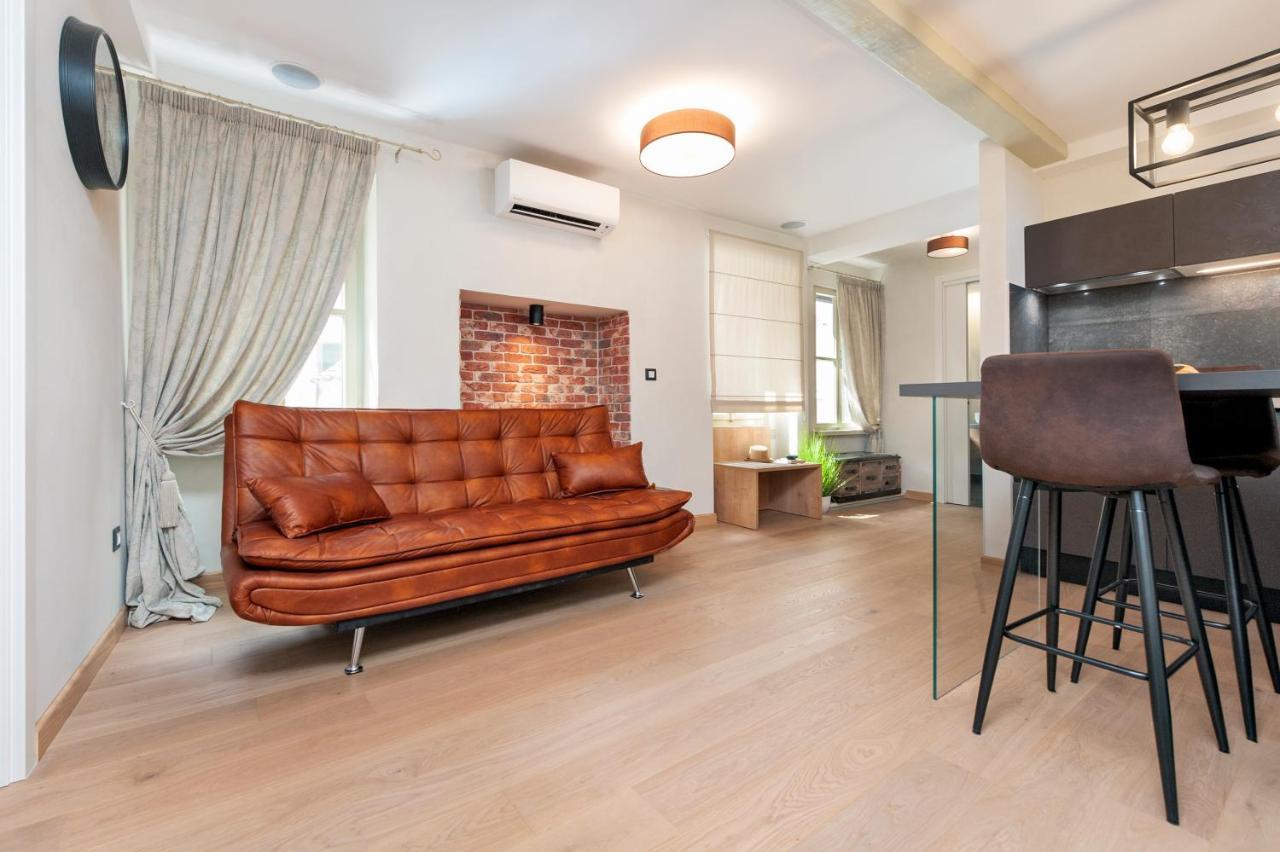 Dc II Downtown Apartment Ровінь Екстер'єр фото
