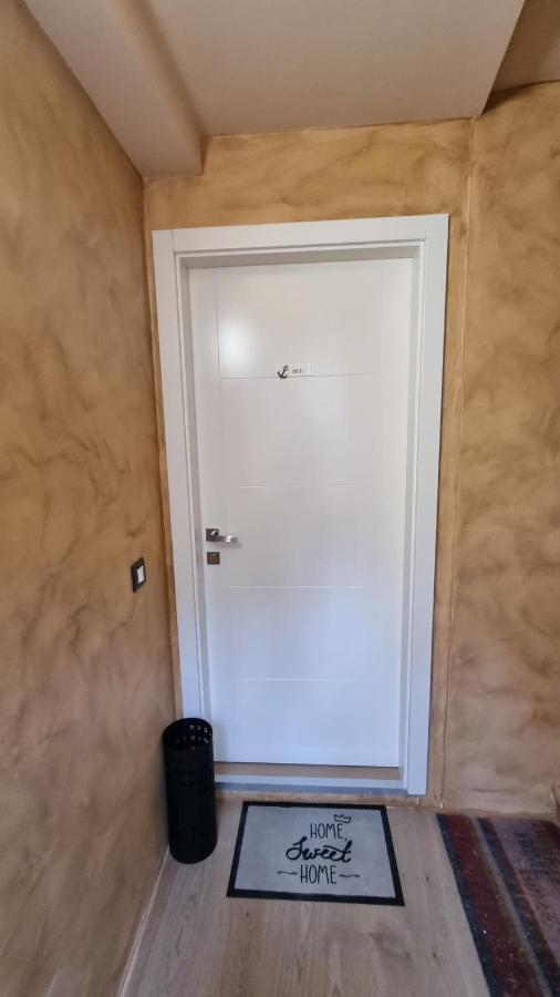 Dc II Downtown Apartment Ровінь Екстер'єр фото