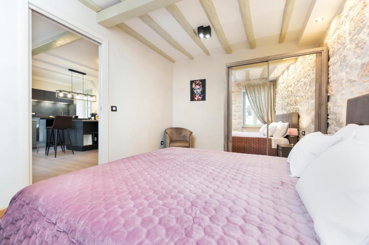 Dc II Downtown Apartment Ровінь Екстер'єр фото