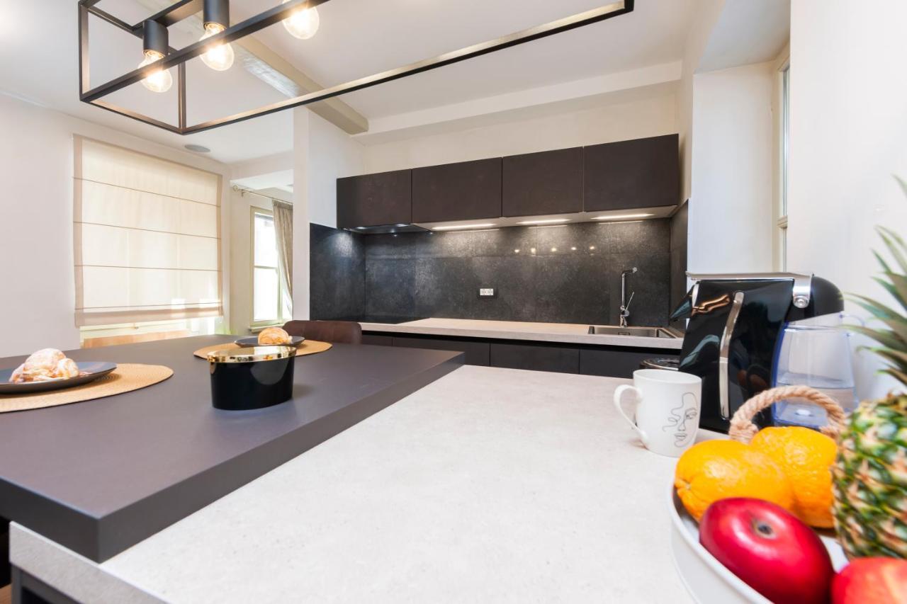 Dc II Downtown Apartment Ровінь Екстер'єр фото