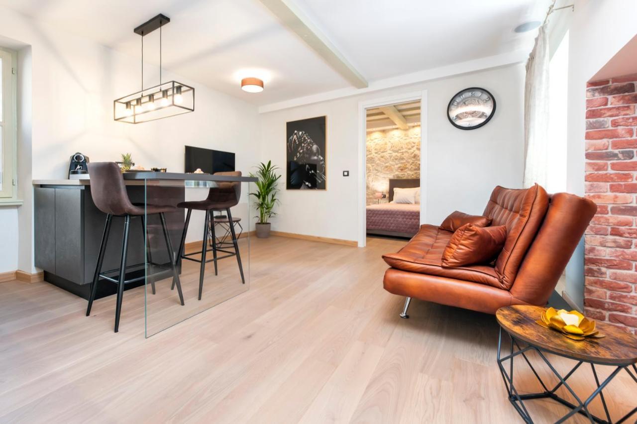 Dc II Downtown Apartment Ровінь Екстер'єр фото