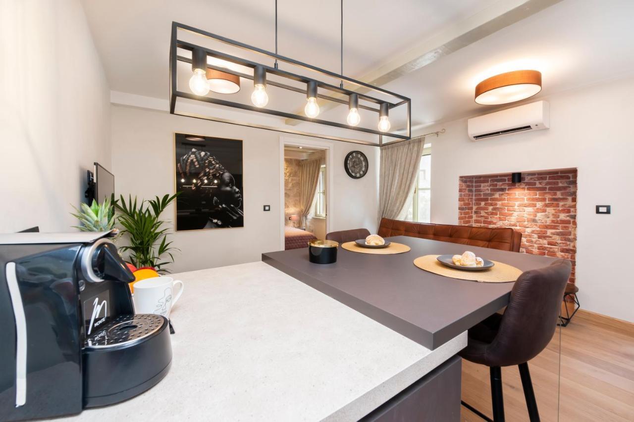 Dc II Downtown Apartment Ровінь Екстер'єр фото