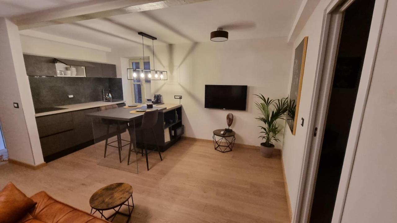 Dc II Downtown Apartment Ровінь Екстер'єр фото