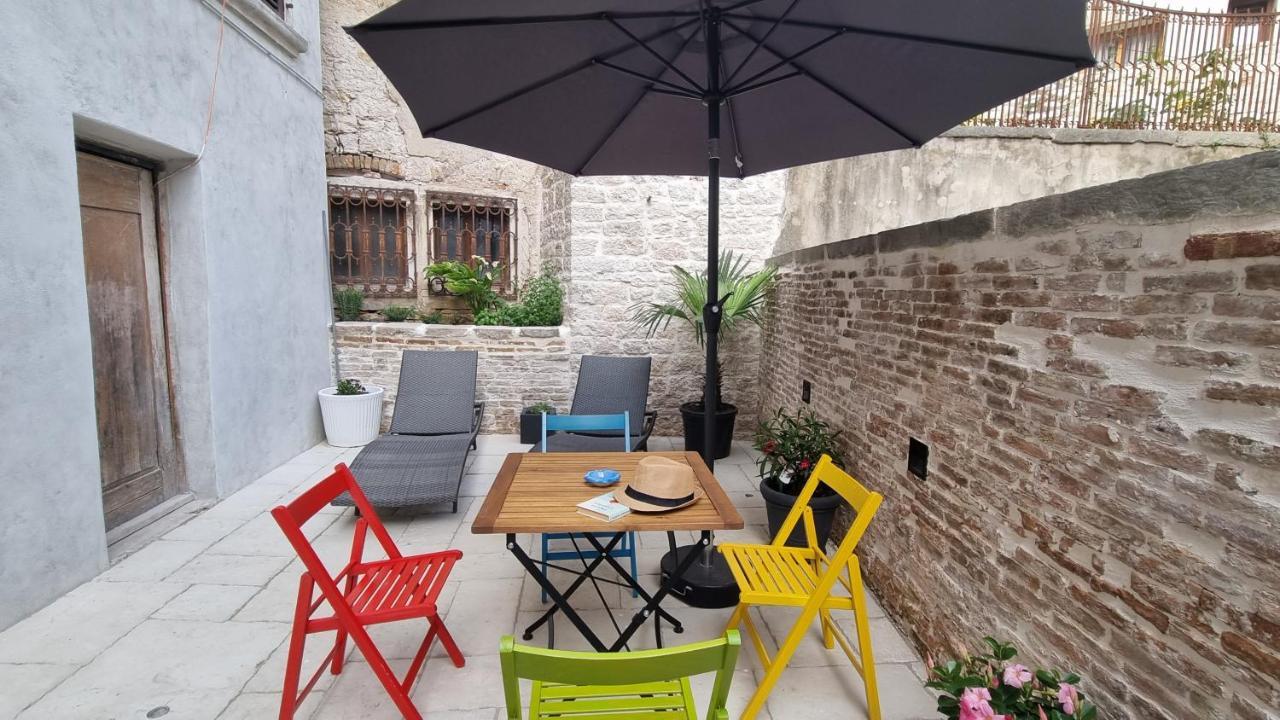 Dc II Downtown Apartment Ровінь Екстер'єр фото