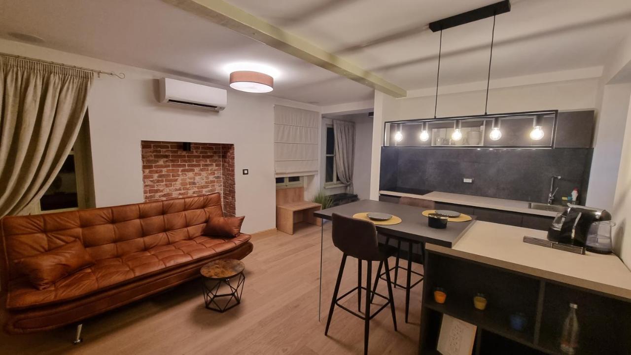 Dc II Downtown Apartment Ровінь Екстер'єр фото