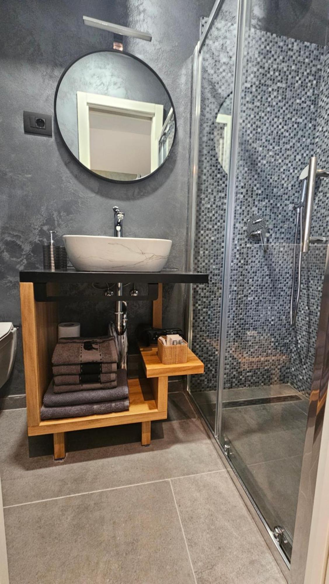 Dc II Downtown Apartment Ровінь Номер фото